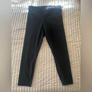 NWT Under Armour Black Fitted Leggings